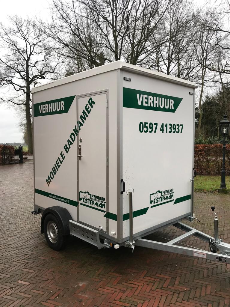 Mobiele badkamer aanhanger buitenkant