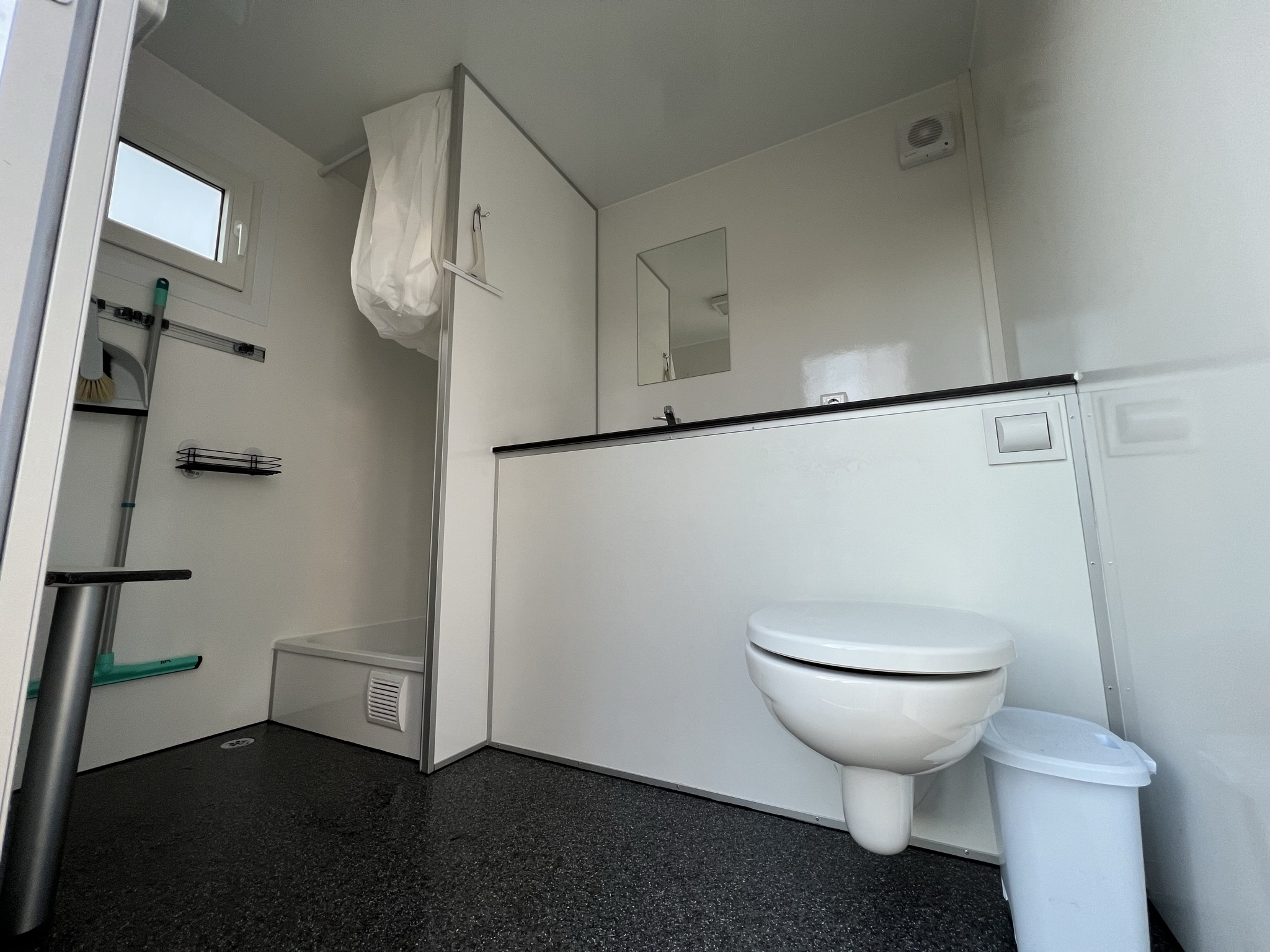 Toilet in mobiele badkamer